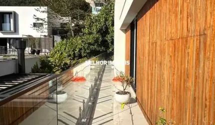 Condomínio Bella Vista Residence Club - Casa  finamente mobiliada á venda com 4 suítes, 4 vagas de garagem em condomínio fechado na Barra em Balneário Camboriú.