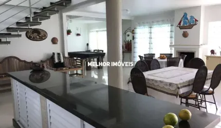 Casa  Mobiliada Decorada à Venda com 06 Suítes, piscina Localizada na Quadra Mar no bairro Praia do Estaleiro em Balneário Camboriú - SC