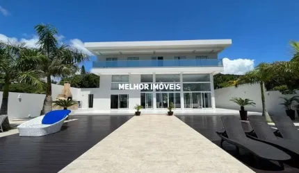 Casa Alto Padrão Frente Mar Mobiliada, Equipada com 06 Suítes sendo 01 Máster à Venda localizado no Estaleiro de Balneário Camboriú.