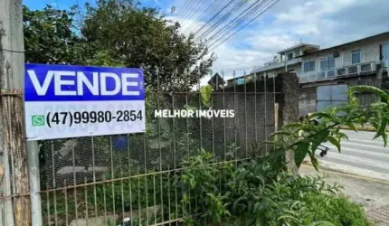 Casa à Venda com 04 dormitórios, localizado no Bairro Monte Alegre em Camboriú -SC