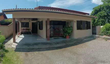 CASA COM 1 SUITE + 2 DORMITORIOS - GARAGEM COBERTA