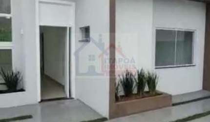 CASA COM 2 QUARTOS SENDO 1 SUÍTE, PISCINA SALA COM PÉ DIREITO ALTO.