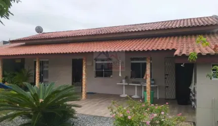 Casa com 5 quartos, no Balneário Paese, a 800m do mar.