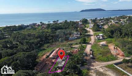 Casa com dois quartos, no Balneário Rosa dos Ventos - 500m da praia