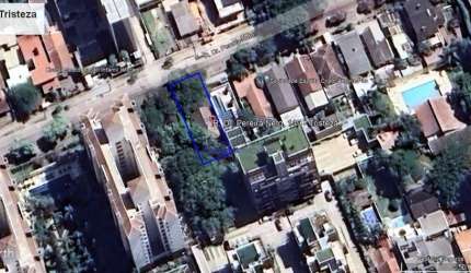 Oportunidade única: Terreno com casa antiga à venda em Porto Alegre-RS, bairro Tristeza. Venha conferir!