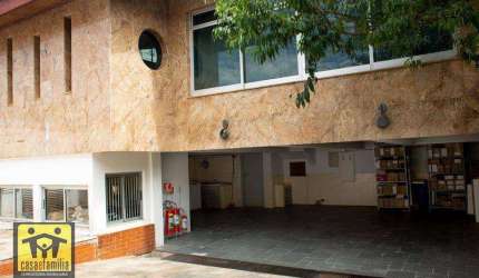 Sobrado  5 dorms / 6 gars na melhor rua do Bosque da Saúde