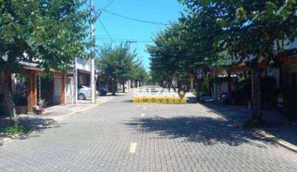Sobrado com 3 dormitórios à venda, 140 m² por R$ 742.000,00 - Esplanada Independência - Taubaté/SP