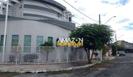 Sobrado com 3 dormitórios à venda, 200 m² por R$ 940.000,00 - Vila São Geraldo - Taubaté/SP