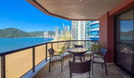 Apartamento mobiliado frente mar com 4 suítes à venda no Ed. Oceanic em Balneário Camboriú