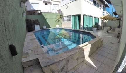 Casa com piscina à venda em Balneário Camboriú