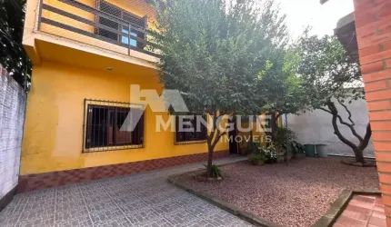 Casa com 4 quartos à venda na Avenida Teixeira Mendes, 328, Chácara das Pedras, Porto Alegre por R$ 850.000