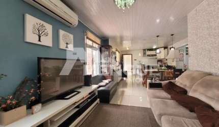 Casa com 3 quartos à venda na Rua Breno Arruda, 151, Santa Maria Goretti, Porto Alegre por R$ 530.000
