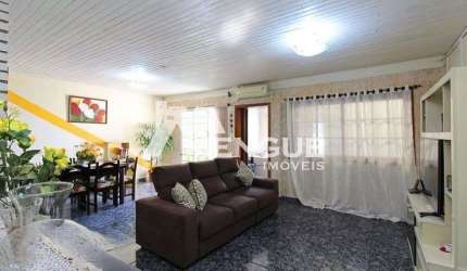 Casa com 3 quartos para alugar na Avenida Salvador Leão, 785, Sarandi, Porto Alegre por R$ 5.500