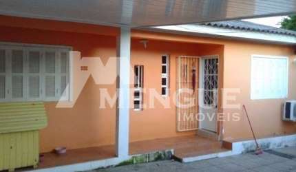 Casa com 2 quartos à venda na Rua Ernesto Pellanda, 162, Vila Jardim, Porto Alegre por R$ 375.000