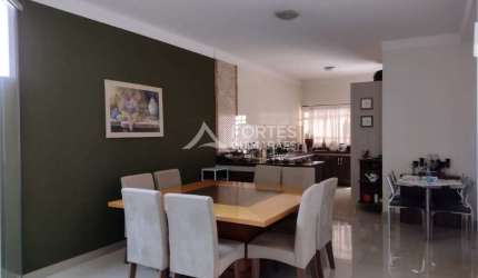 Casa com 3 quartos à venda no Centro, Brodowski  por R$ 650.000