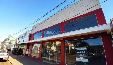 Sala comercial ampla com mezanino no Centro, Toledo - PR.