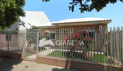 Casa com excelente localização à venda, JARDIM GISELA, TOLEDO - PR