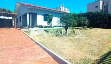Casa muito ampla e espaçosa para venda no CENTRO de TOLEDO-PR