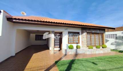 Casa ampla disponível para locação no JARDIM GISELA, TOLEDO - PR