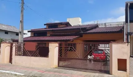 CASA NO BAIRRO NOVA ESPERANÇA BALNEÁRIO CAMBORIÚ