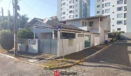 CASA CAMBORIÚ NO BAIRRO TABULEURO
