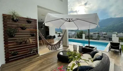 CASA ALTO PADRÃO DECORADA EM CONDOMÍNIO FECHADO