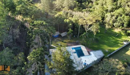 Linda Chácara venda a 1000 Metros da Rodovia Regis Bittencourt no Bairro dos Pereiras em São Lourenço da Serra - SP.
