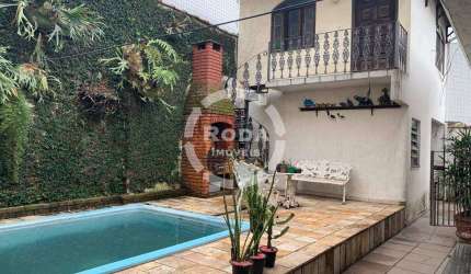 Casa Térrea com Piscina: Seu Refúgio na Ponta da Praia com 3 quartos e 4 vagas