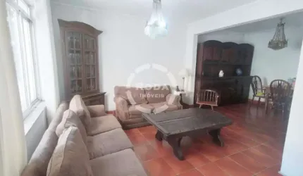 Casa tipo sobrado a venda em Santos, localizado no bairro do Boqueirão.