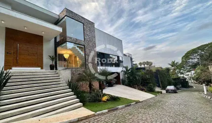 Casa de alto padrão em condomínio fechado a venda em Santos, localizada no bairro Santa Terezinha.