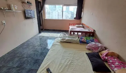 Kitnet próximo da praia à venda, 1 quarto, 1 vaga, Gonzaga - Santos/SP