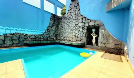 Cobertura Triplex de Alto Padrão na Ponta da Praia, Santos/SP – 4 Suítes, Piscina, Espaço Gourmet e 3 Vagas