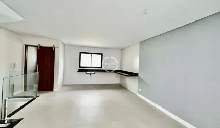 Sobrado Geminado em Vila, Ponta da Praia , 02 suítes.