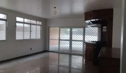 Sobreposta Baixa na Linda Ponta da Praia