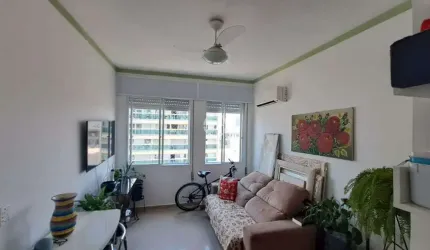 Apartamento de 2 Dormitórios Frente ao Mar no Embaré, Andar Alto e Totalmente Reformado