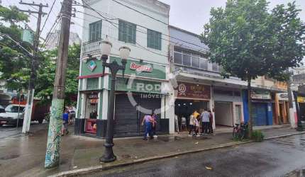 Loja Comercial espaçosa do Centro de Santos com cozinha de banheiro