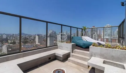 COBERTURA TRIPLEX FINAMENTE DECORADA NO BOQUEIRÃO – SANTOS