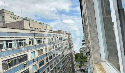 1 dormitório amplo sendo suite 1 vaga todo reformado frente praia