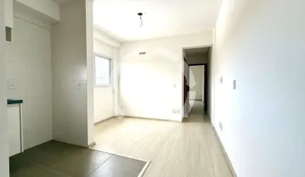 Apartamento novinho com varanda e elevador no Estuário – 2 Dorms | Vista livre | Prédio com churrasqueira na cobertura