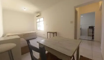 Kitnet Reformada com Vaga de Garagem – Avenida da Praia, José Menino – Santos