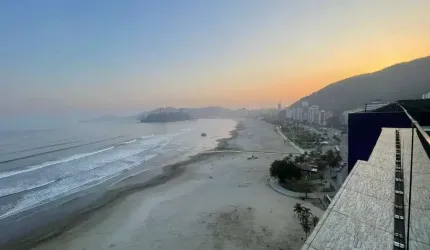 Apartamento Pé na Areia para Locação – 3 Dormitórios | Mobiliado | 2 Vagas | Frente ao Mar!
