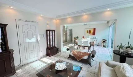4 dormitorios, sendo 3 suites 2 vagas quadra da praia