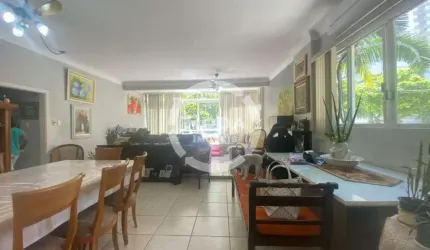 Morar a 1 quadra da Praia do Gonzaga em apartamento com 3 quartos sendo 1 suíte e 2 vagas de garagem, oportunidade em Santos