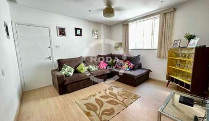 Apartamento no Bairro Embaré, excelente localização, duas quadras da praia.