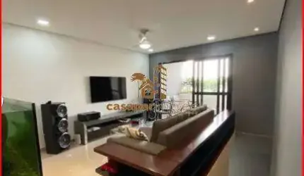 Sobrado À Venda com 200m², 3 Quartos com Espaço Gourmet e 5 Vagas
