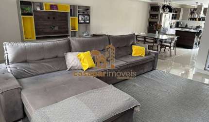 Sobrado à Venda com 307m², 3 Suítes e 6 Vagas, Alto Padrão
