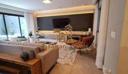 Sobrado Mobiliado e Decorado à Venda, 321m² com 4 Suítes, Piscina e 4 Vagas