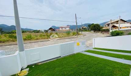 Casa nova à venda, Açores, Florianópolis, SC - localizada próximo a praia, vegetaçao natural, lotea