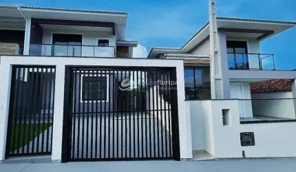 Casa à venda, Lagoa da Conceição, Florianópolis, SC - Localizada em loteamento seguro e calmo em ru
