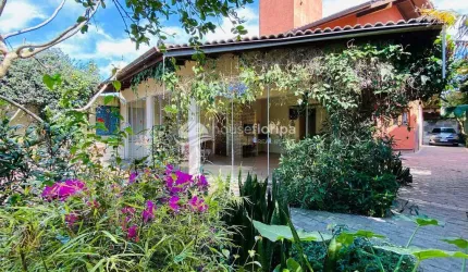 Casa à venda com 5 quartos, edícula, quintal amplo e localização privilegiada perto da praia no Cam
